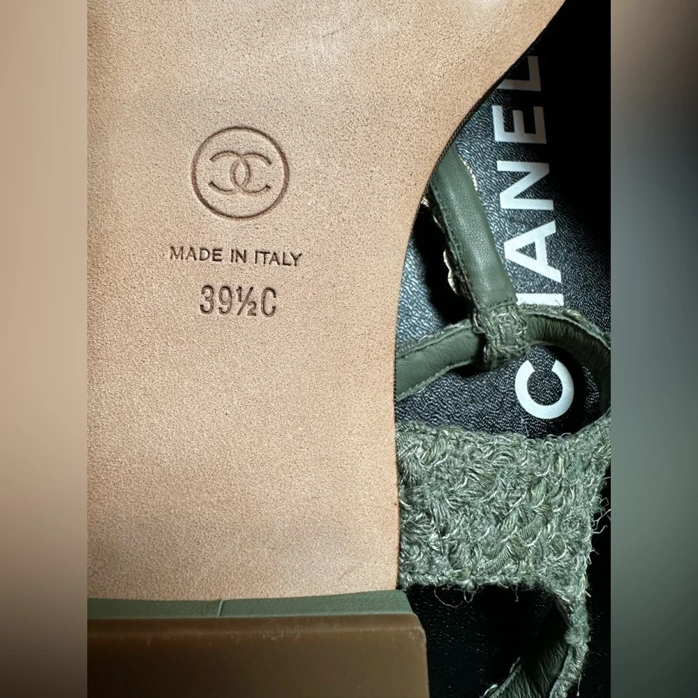 CHANEL Women's Sandals with Green Straps-Thongs,Tweed brand new with box